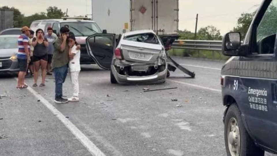 Enfermera se queda en shock tras descubrir que su familia fue la accidentada