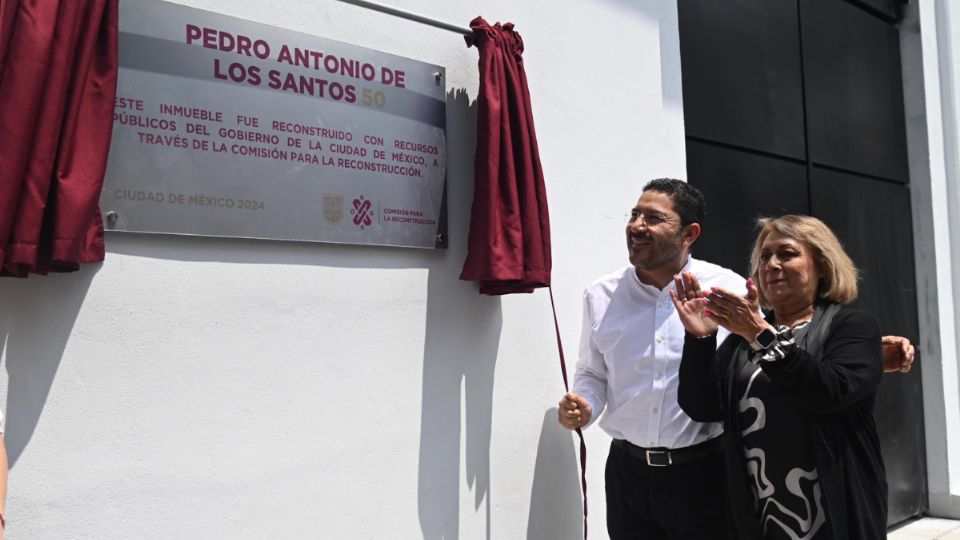 Revelación de placa del edificio