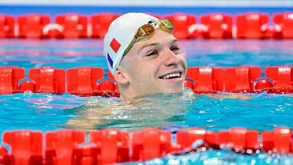 Léon Marchand supera récord histórico del nadador Michael Phelps