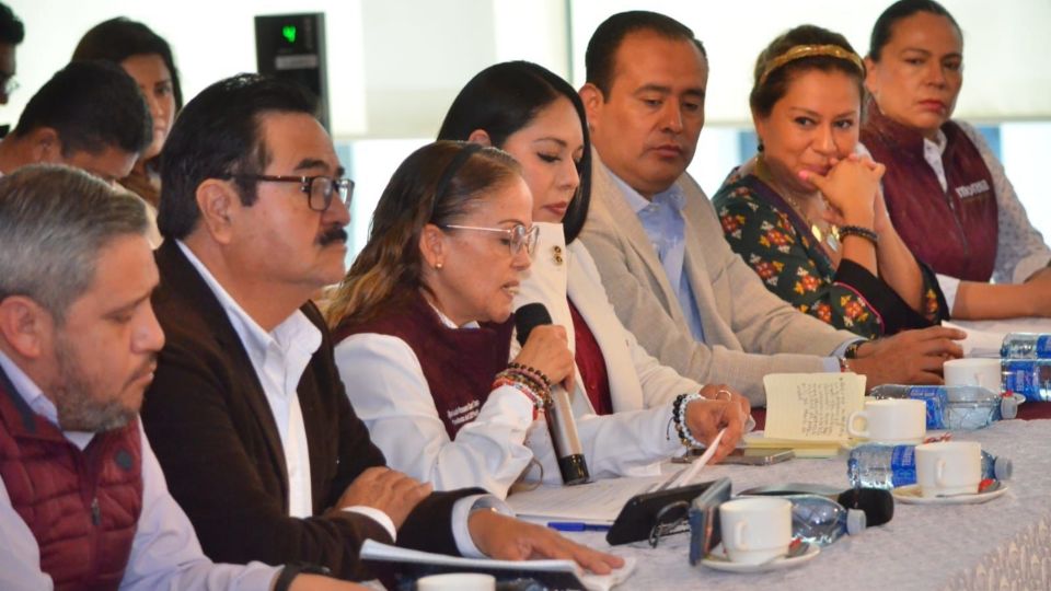 Olga Lucia Romero Garci-Crespo, presidenta estatal de Morena, junto a Tonantzin Fernández Díaz, presidenta municipal electa de San Pedro Cholula.