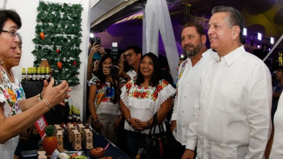 Ofrecen llevar a la gente al lugar