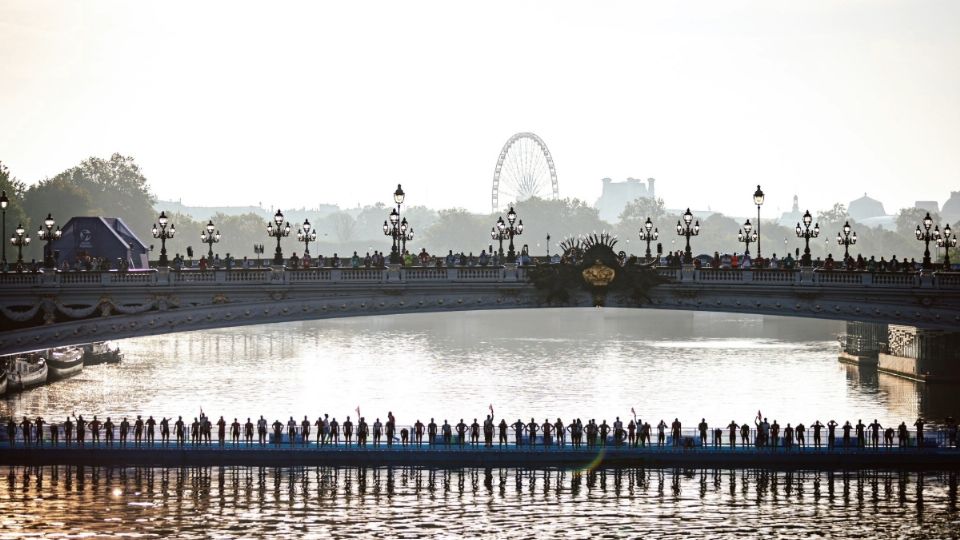 Más de mil millones de dólares fueron invertidos para hacer salubre el agua del río Sena.