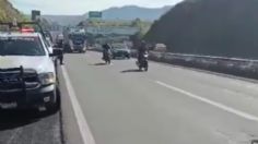 Taxistas bloquean autopista Atlixco; Segob acuerda entablar mesa de diálogo