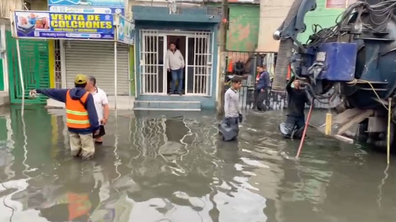 Vehículo vactor para desazolvar las coladeras