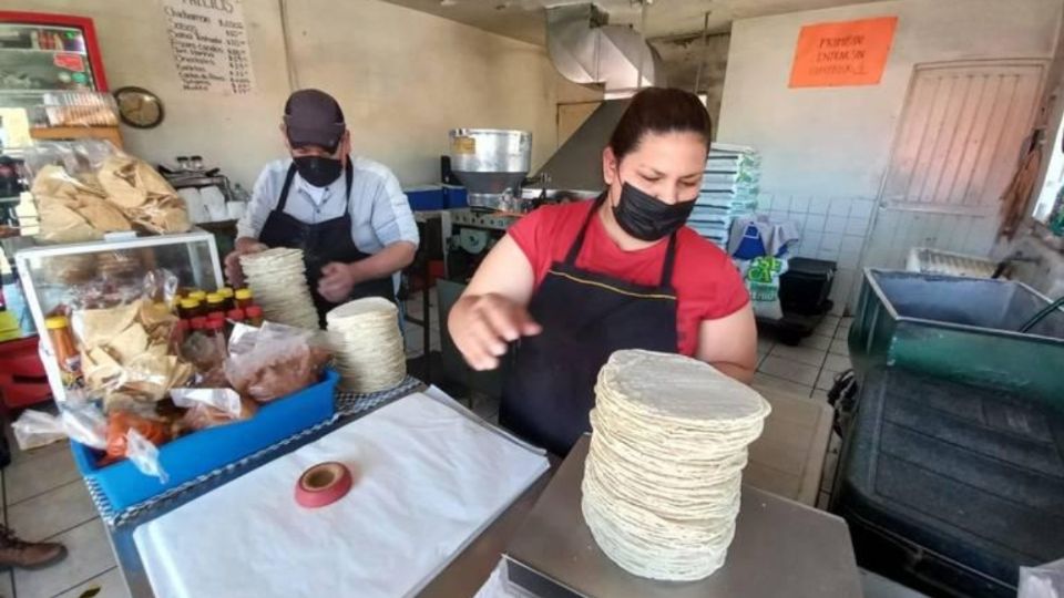 La tortilla es un alimento imprescindible en la mesa de los mexicanos.