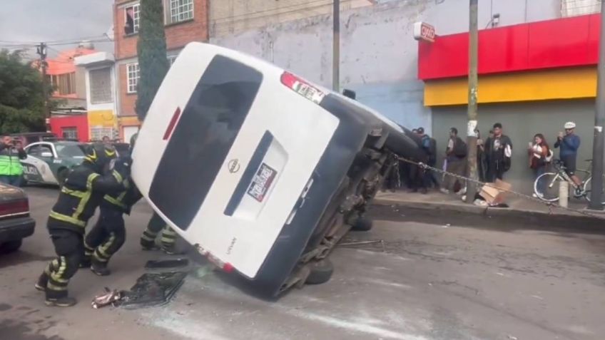 VIDEO: volcadura de combi deja 9 lesionados en calzada Ignacio Zaragoza