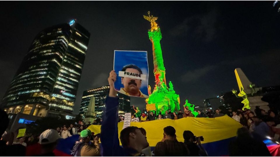 Banderas de Venezuelan se ondearon en la capital mexicana