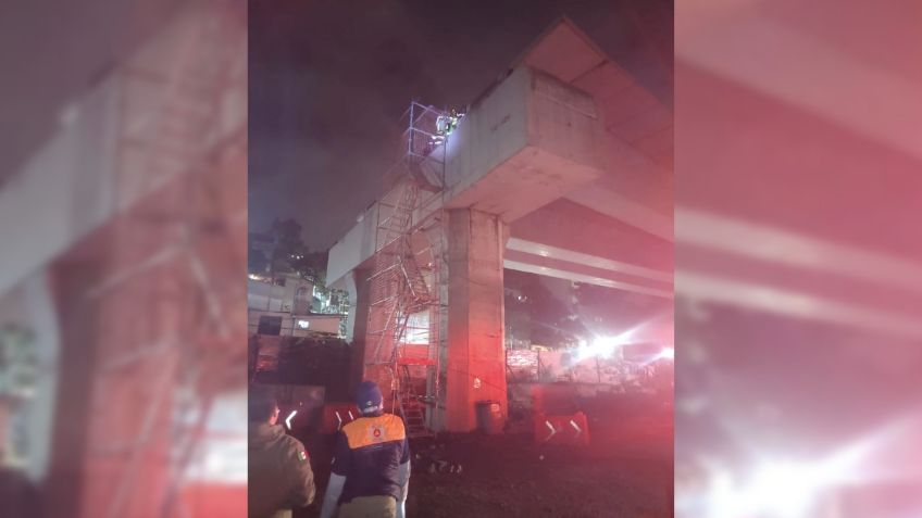 Caen dos trabajadores desde estructura del Tren Interurbano