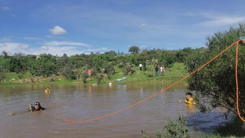 Joven intenta ayudar a una menor para salir del lago pero ambos mueren ahogados en Jalisco