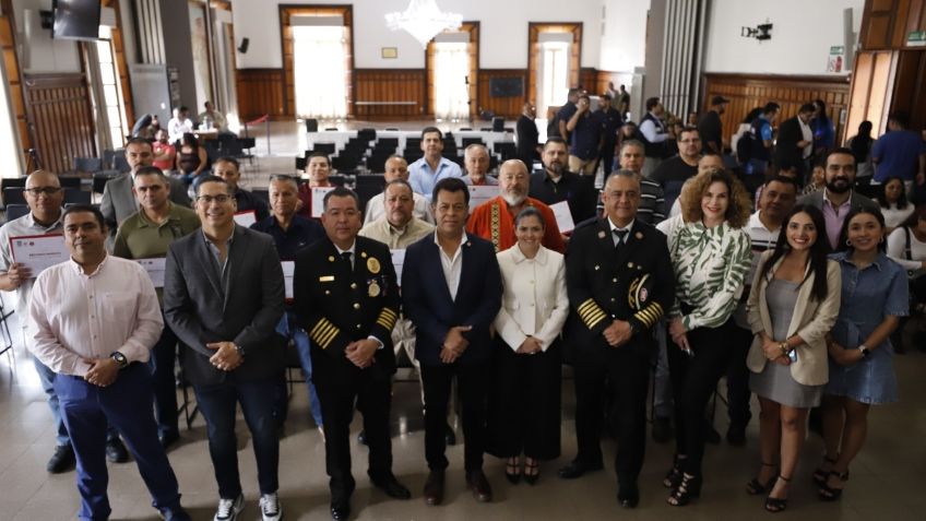 Tras 30 años de servicio, se jubilan bomberos tapatíos