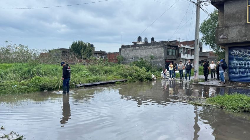 Intensas lluvias provoca inundación en zona norte de Morelia 