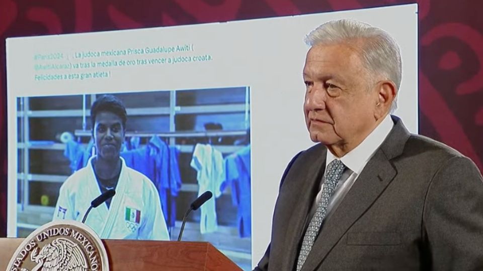 El presidente aplaudió a la judoca.