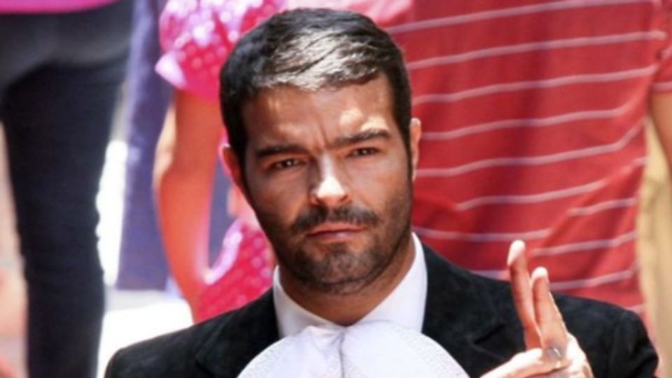 Pablo Montero sufre factura en el pie tras montar a caballo, el actor rechazó la cirugía