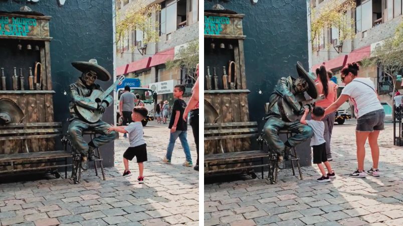 El movimiento de la estatua sorprendió por completo al pequeño.