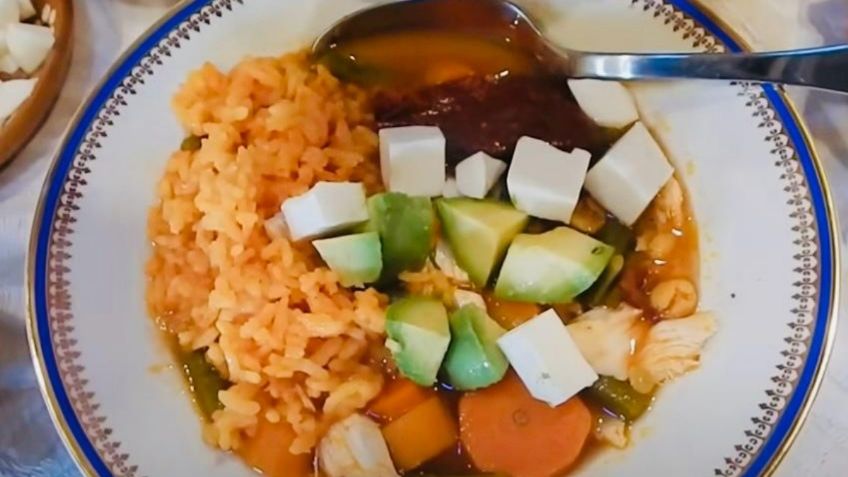 Caldo tlalpeño: aprende a preparar la tradicional receta y disfrútala en esta temporada de lluvia