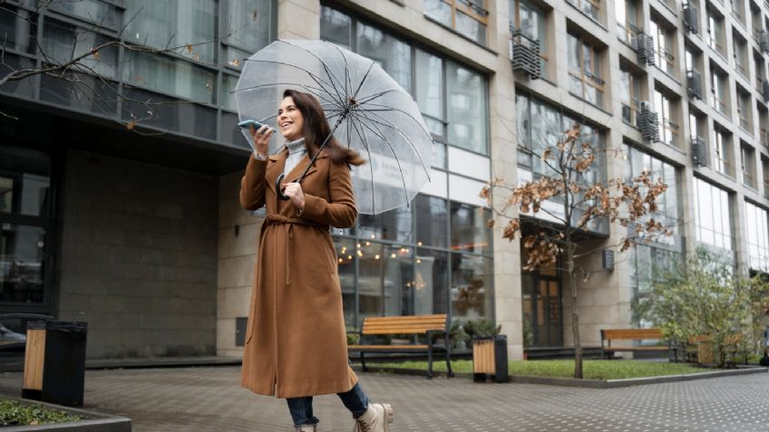 ¿Sabías que la lluvia desgasta tu ropa? 5 secretos a seguir que harán que tus prendas se vean como nuevas y duren más