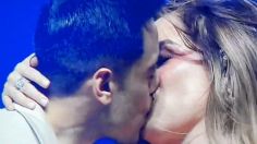 Carlos Rivera y Cynthia Rodríguez, la razón que explica su apasionado beso en concierto, ¿se acaban las dudas de su relación?