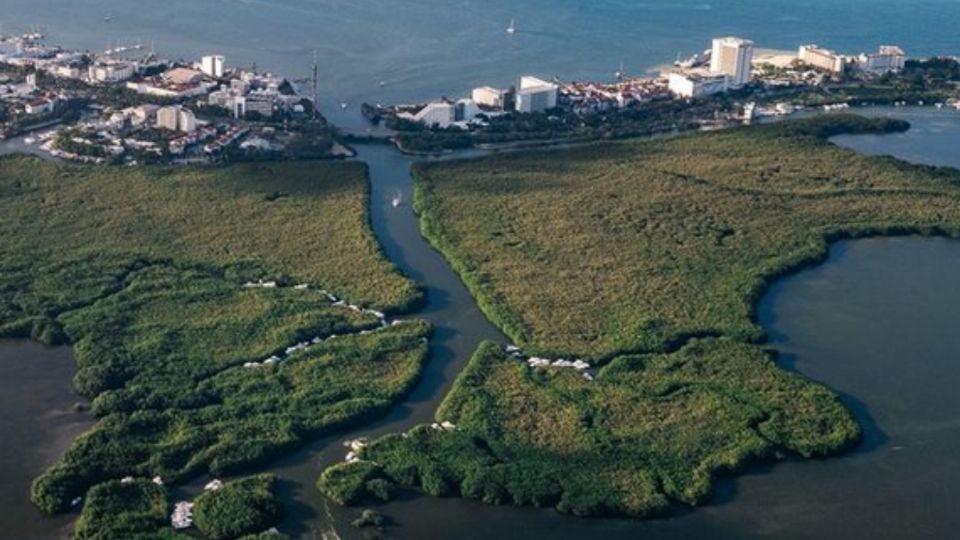 Las embarcaciones fueron aparcadas en el interior de los manglares de las lagunas Nichupté y Tajamar