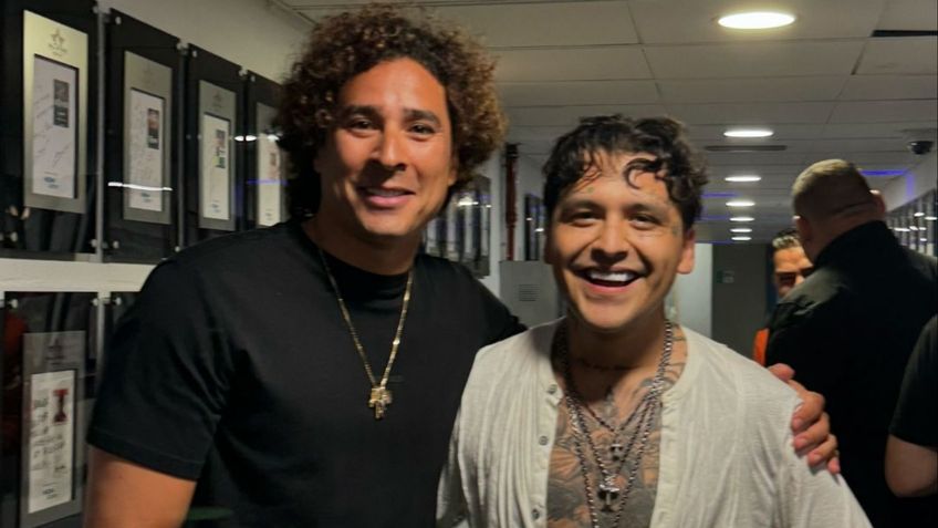 Guillermo Ochoa presume foto con Christian Nodal, ¿son amigos?