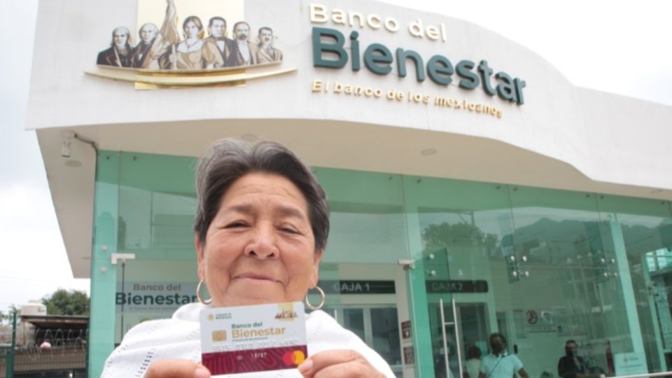 La dispersión bancaria inició el 1° de julio y concluirá el 19 del mismo mes, a través de la cual se dispersan recursos a 13.9 millones de personas que reciben Pensiones y Programas de Bienestar.
