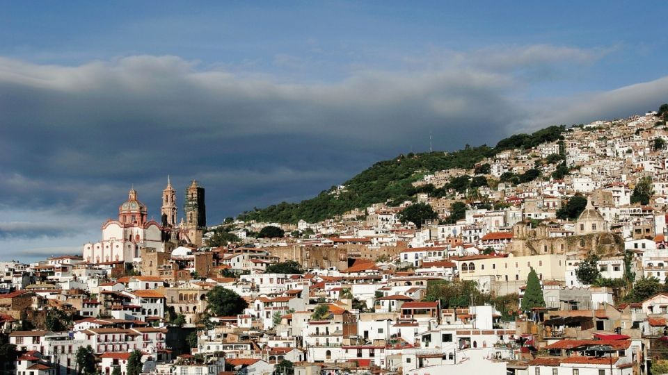 Gracias a la plata, el magnate José de la Borda mandó construir en el siglo XVII la hermosa Parroquia de Santa Prisca y San Sebastián