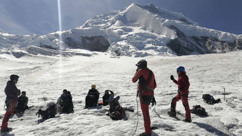 Turista desaparece en una montaña y se cree que cayó a una profunda grieta