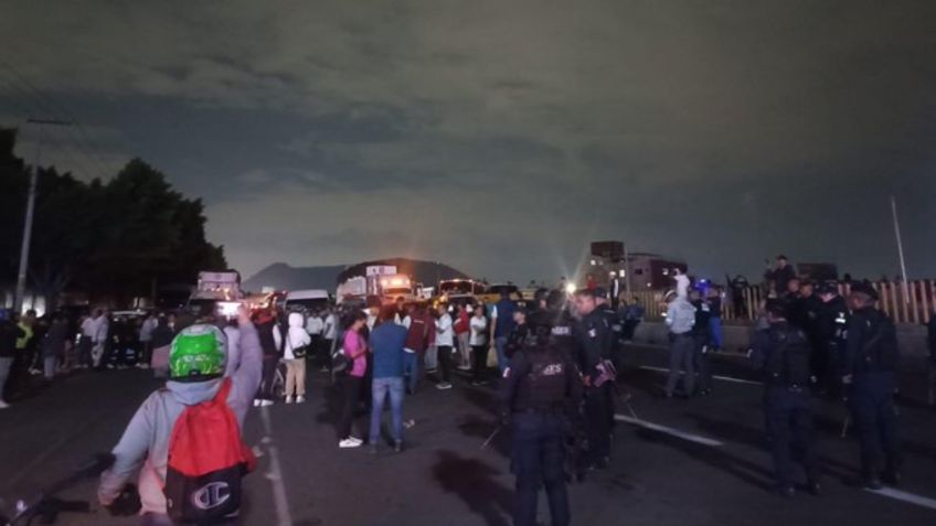 Bloquean la autopista México-Puebla por falta de agua