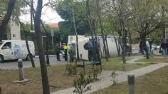 Aparatosa volcadura: revolvedora de concreto se accidenta y derrama su contenido en Bosques de las Lomas