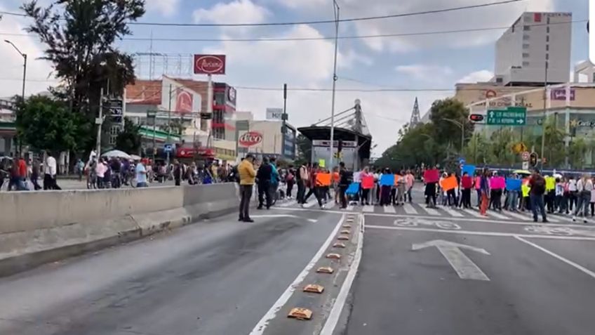 Comerciantes bloquean Insurgentes, a la altura de Fórum Buenavista