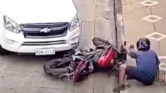 Atropella tres veces a motociclista que intentó robar a una mujer: VIDEO