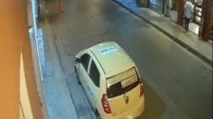 FUERTES IMÁGENES: taxista se salva de milagro de ser aplastado por el derrumbe de un balcón