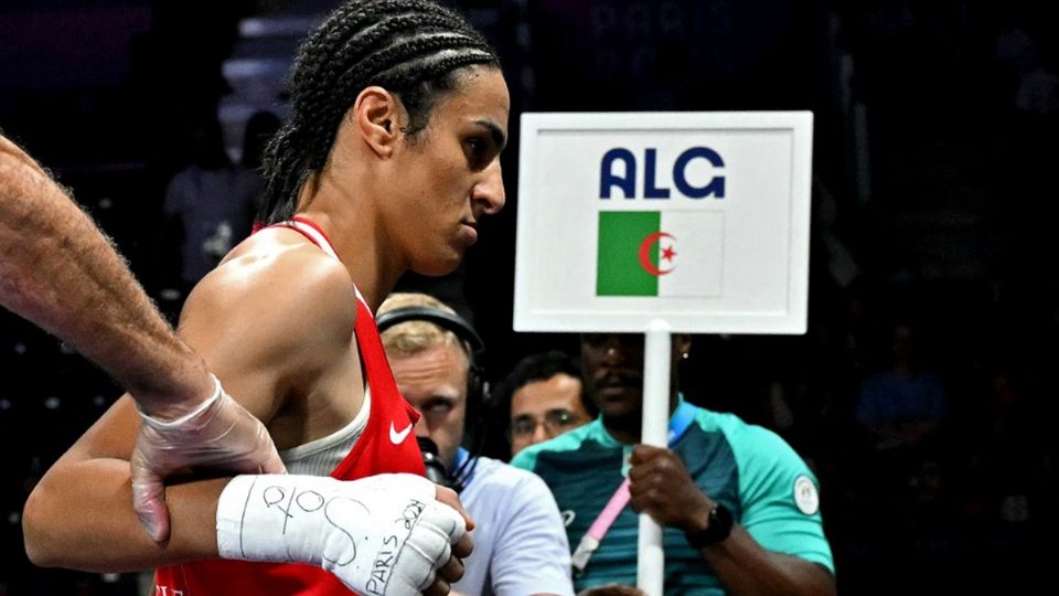 Se acercó después a estrecharle la mano a la italiana, pero Carini la evitó. 