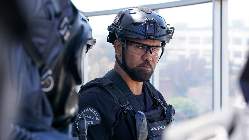 El actor Shemar Moore protagoniza la serie “Swat” sin temor a ser policía de TV