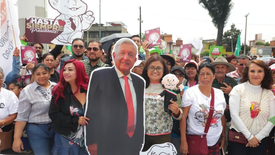 A poco más de un mes de que finalice la actual administración federal, Alavez Ruiz reconoció al Presidente como el líder que condujo al país por la senda del cambio pacífico para alcanzar el estado de bienestar.