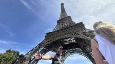 Hombre escala la Torre Eiffel y provoca desalojo horas antes de la clausura de los Olímpicos