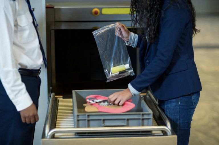 cadaver aeropuerto