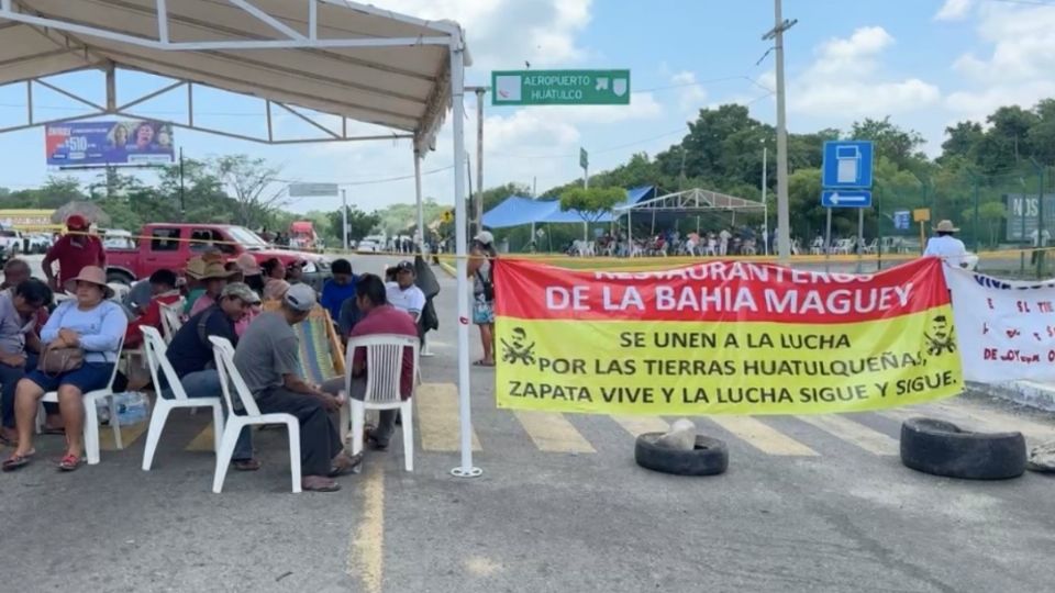 En una de las lonas publicadas por los manifestantes, se hace el llamado al Presidente de la República donde se le pide que se respeten las tierras de los comuneros.