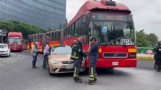 Choca Metrobús de Línea 1 contra auto en la Glorieta de Insurgentes