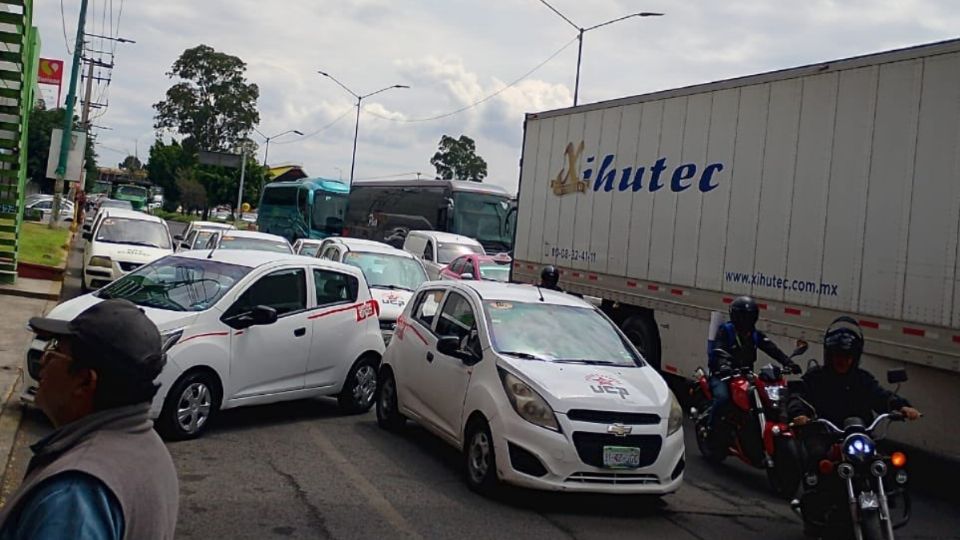 La manifestación ha dejado caos vial en la zona.