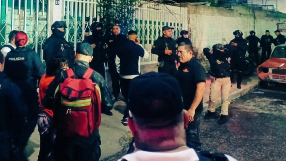 Decenas de policías se presentaron en el sitio del doble homicidio.