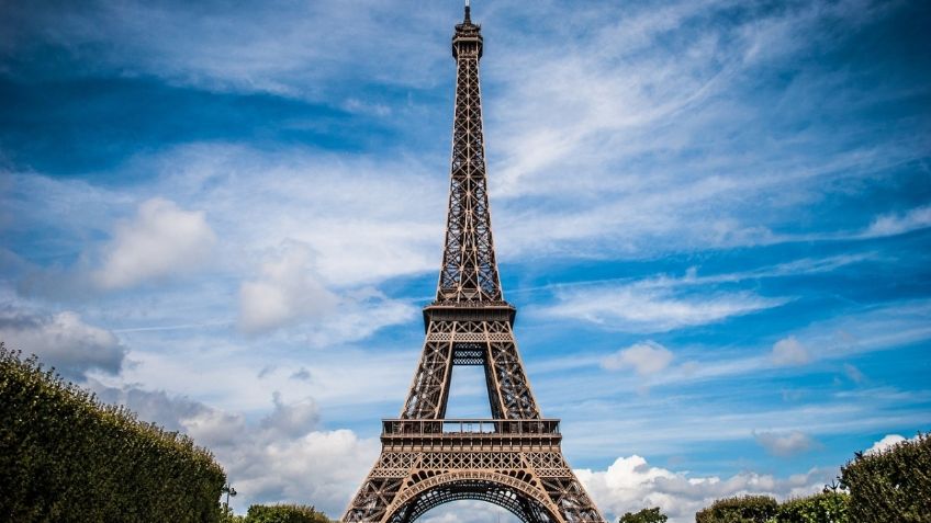 Hombre que escaló la Torre Eiffel tendrá que pagar contribución ciudadana