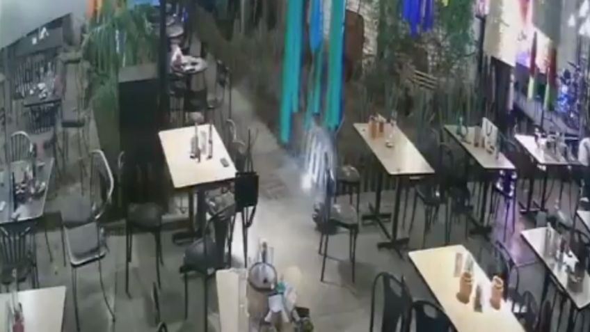 Captan en VIDEO momento exacto en que lanzan explosivo en bar de Celaya, "El Tapatío"