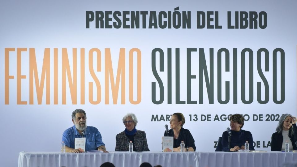 La Dra. Beatriz Gutiérrez Müller durante la presentación de su libro que escribió al iniciar el sexenio de AMLO