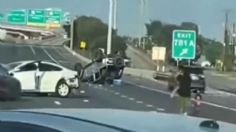 Dos niños en pañales sobreviven tras salir proyectados en volcadura de un auto