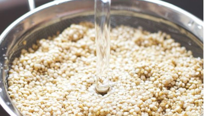 ¿Cómo lavar la quinoa para eliminar todas las toxinas y disminuir la amargura?