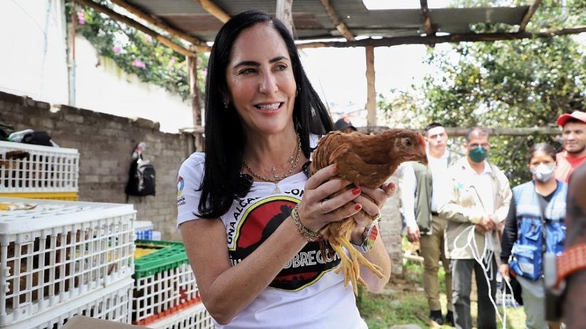 Lía Limón entrega mil 800 gallinas ponedoras a 180 familias de Álvaro Obregón