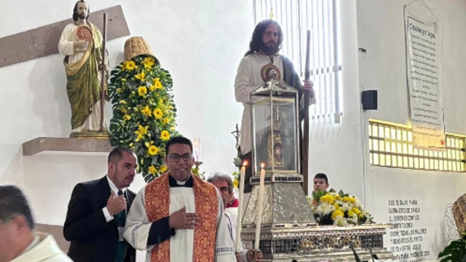 Los creyentes recibieron las reliquias en la Parroquia San Judas Tadeo.