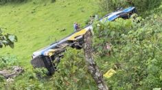 Volcadura de autobús de pasajeros deja al menos un muerto y varios heridos en carretera de Puebla