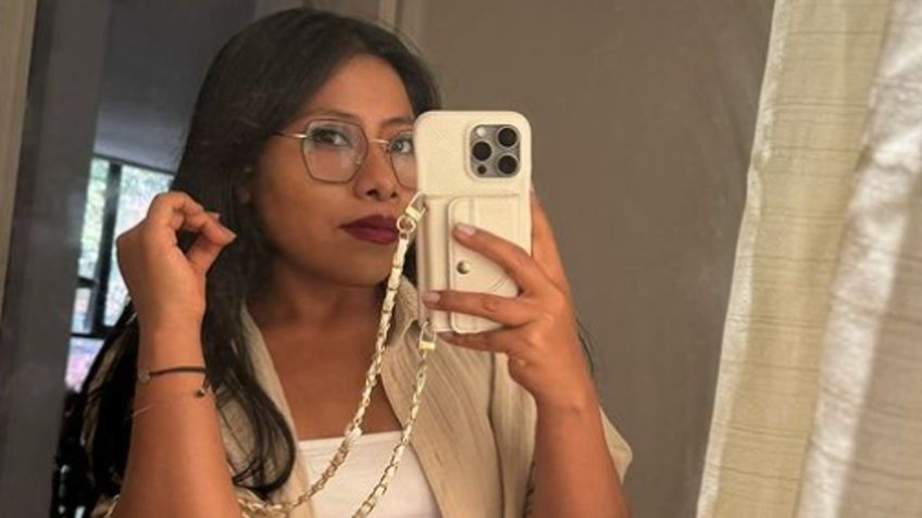 Yalitza Aparicio se suma a la tendencia de los wide jeans que hacen ver más altas a las mujeres bajitas