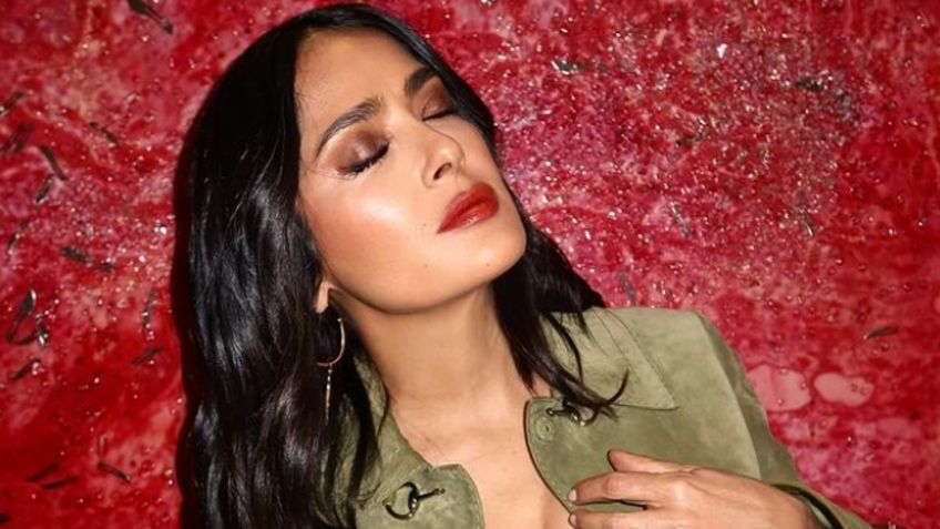 El esmalte rojo en tu pedicure te asegurará unos pies bonitos al llevar sandalias después de los 50, palabra de Salma Hayek